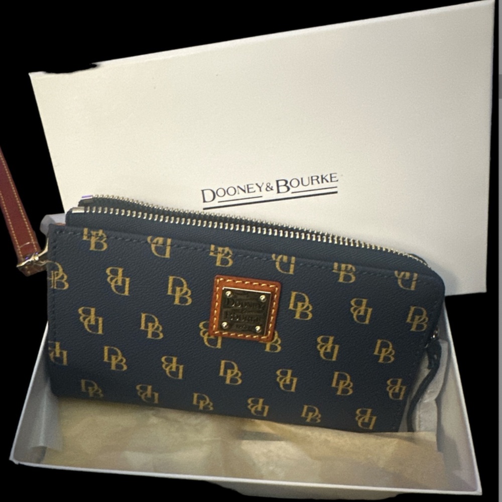 Dooney & Bourke Brown Zip Around Wristlet NWT - Picture 2 of 15